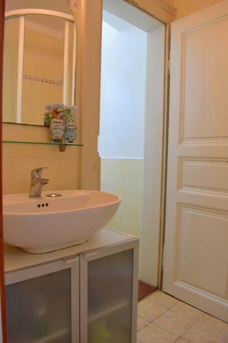 Appartement Authentic, Traditional Airbnb In !
