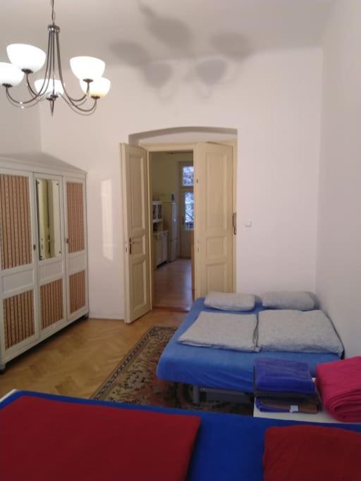 Authentic, Traditional Airbnb In ! Appartement